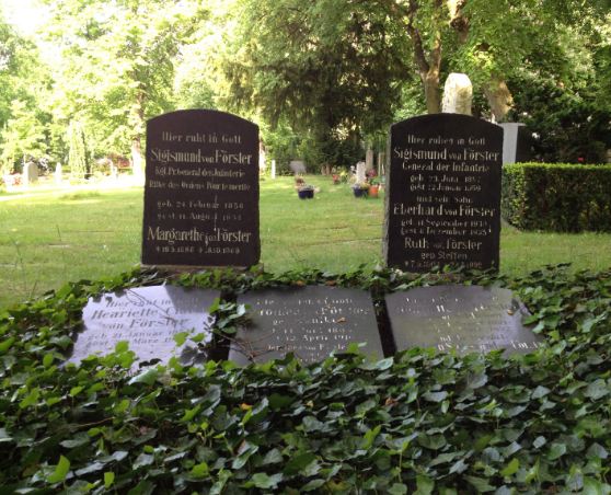 Grabstein Dorothee von Förster, geb. Eunike, Alter St. Matthäus Kirchhof, Berlin-Schöneberg