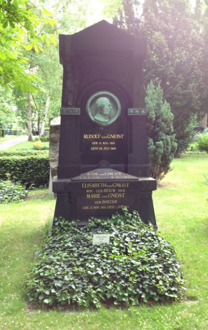 Grabstein Marie von Gneist, geb. Boeckh, Alter St. Matthäus Kirchhof, Berlin-Schöneberg