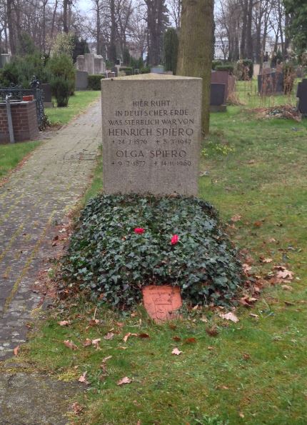 Grabstein Olga Spiero, geb. Jalowicz, Alter Friedhof der Zwölf-Apostel-Gemeinde, Berlin-Schöneberg