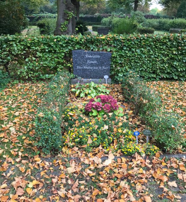 Grabstein Walter Freiherr von le Fort, Luther-Friedhof Berlin-Lankwitz, Deutschland