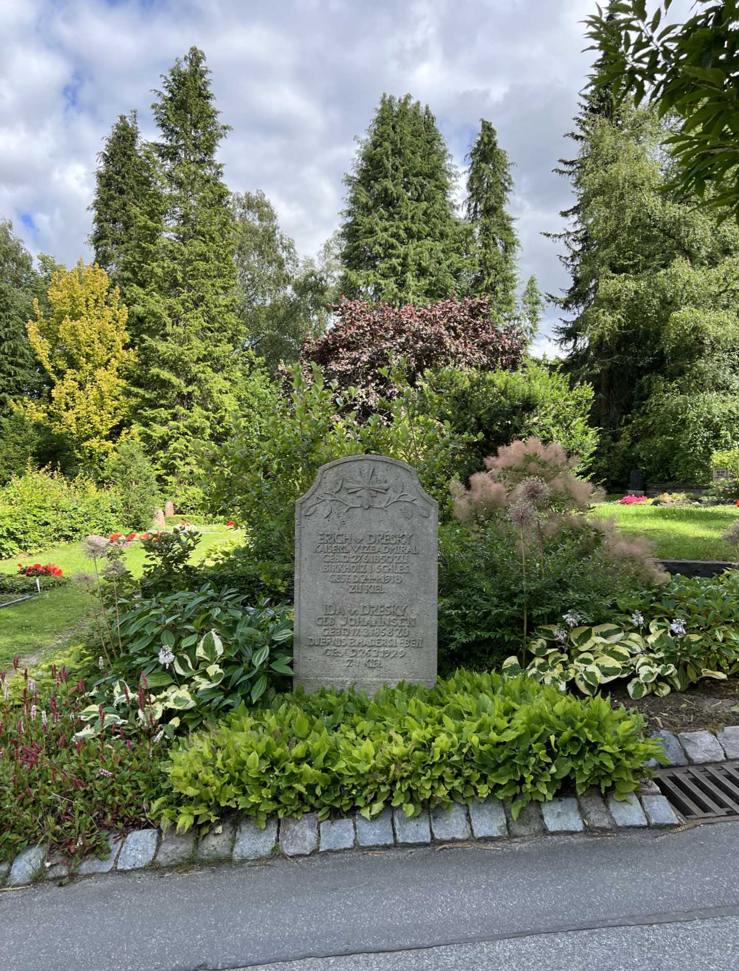 Grabstein Erich von Dresky, Nordfriedhof, Kiel, Schleswig-Holstein