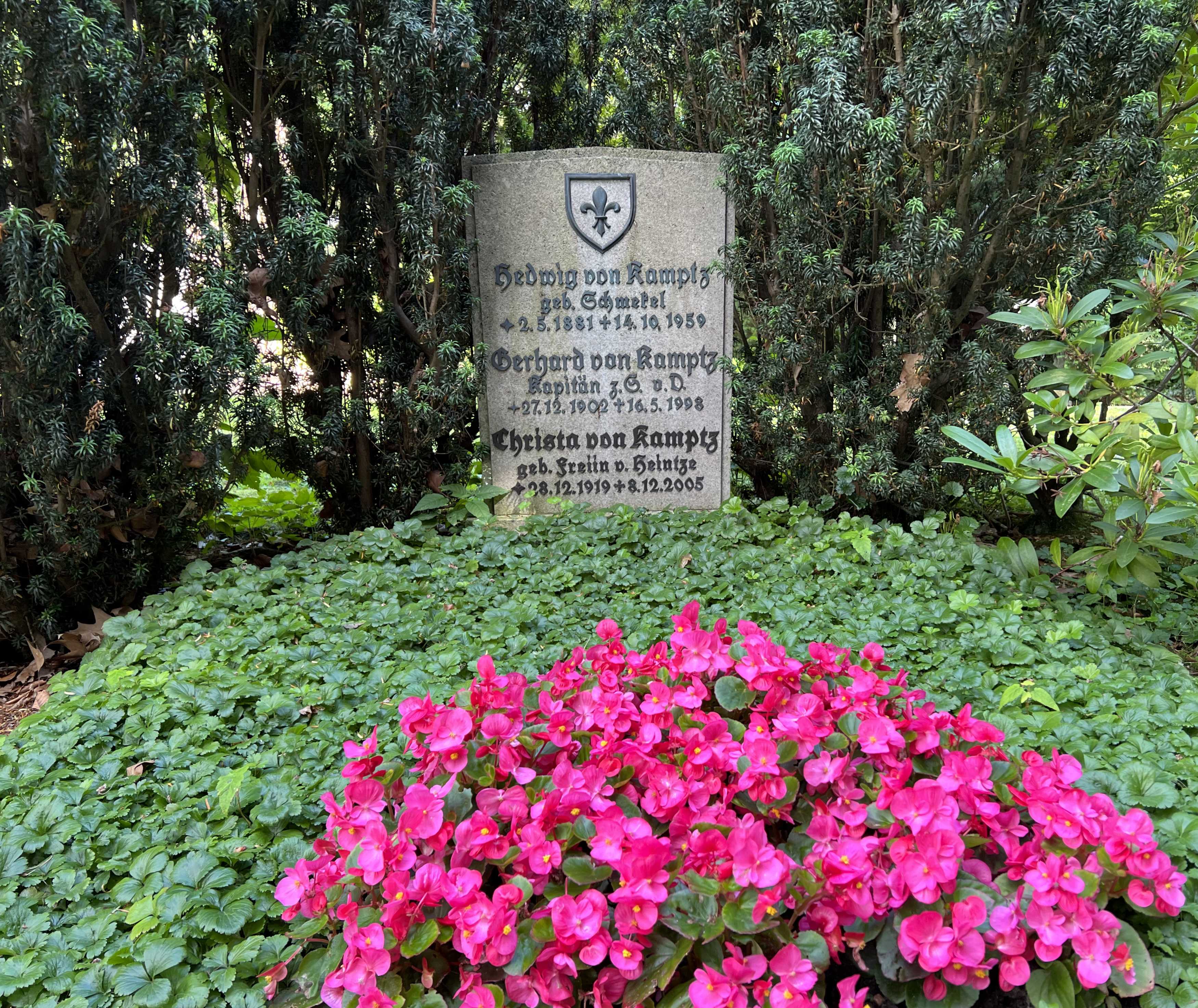 Grabstein Gerhard vom Kamptz, Nordfriedhof, Kiel, Schleswig-Holstein